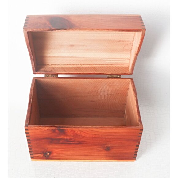 Vintage Cedar Dovetailed Wooden Recipe Box Wood - Picture 2 of 6